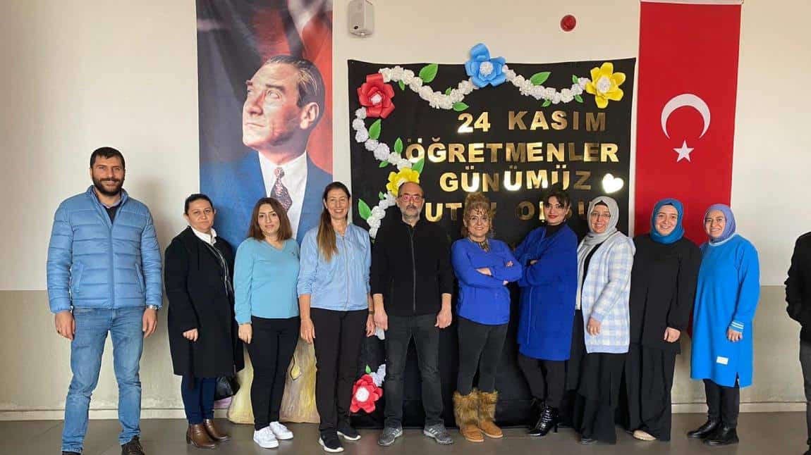 Fevzi Tokat Ortaokulu’nda Öğretmenler Günü Coşkusu